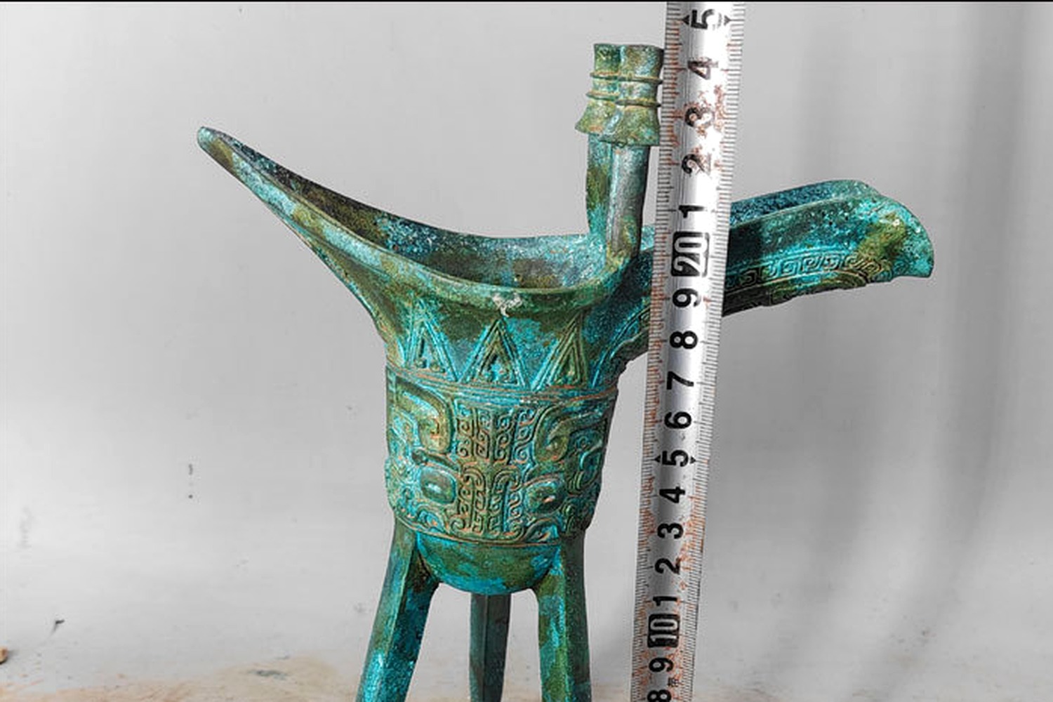 Bronze Jue cup measured during sample inspection