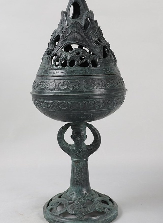 Figure-supported mountain-lid Boshan incense burner, modern bronze reproduction