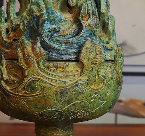 Layered mountain-lid relief detail on the CEN-010 incense burner