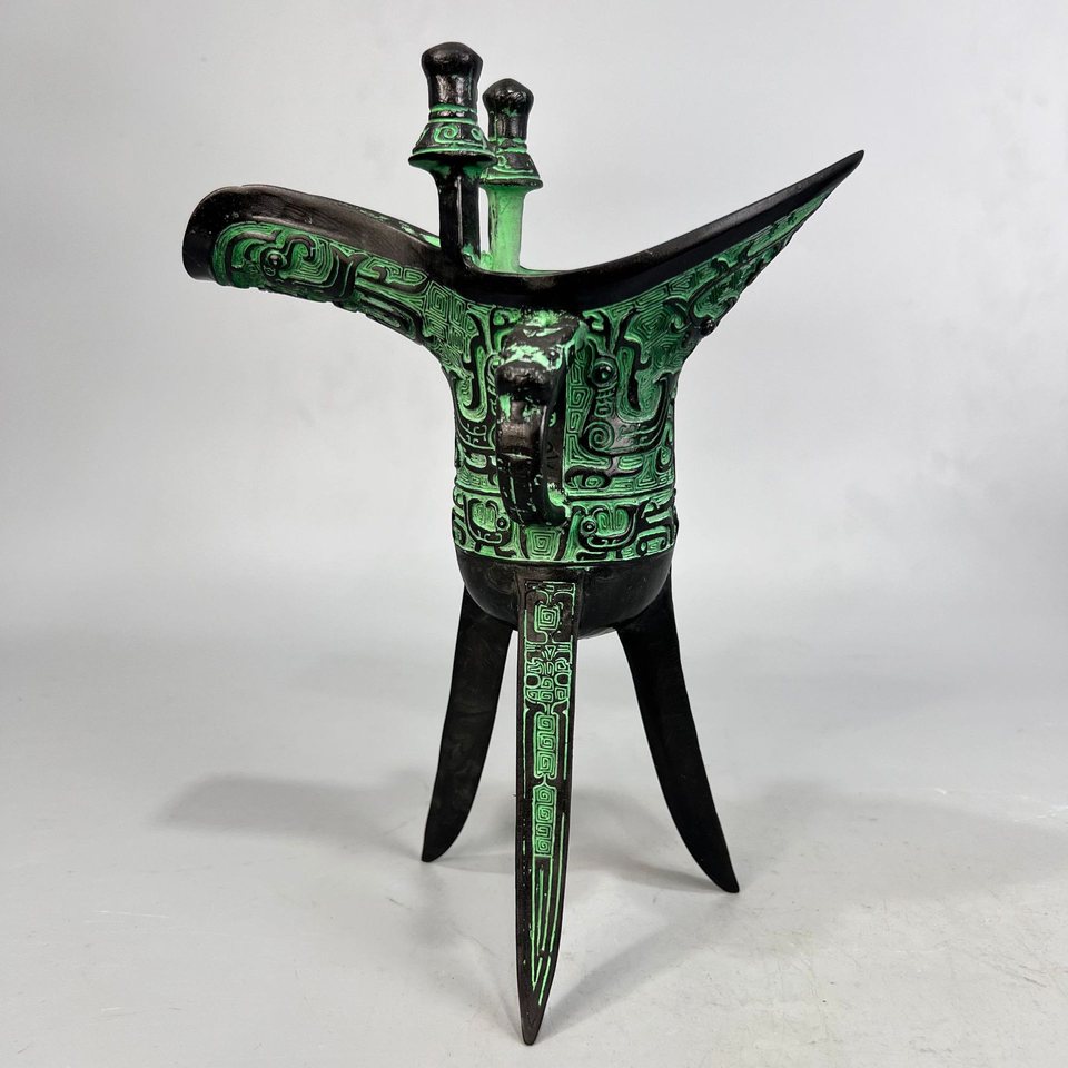 Twin-post bronze Jue cup with long spout, modern reproduction